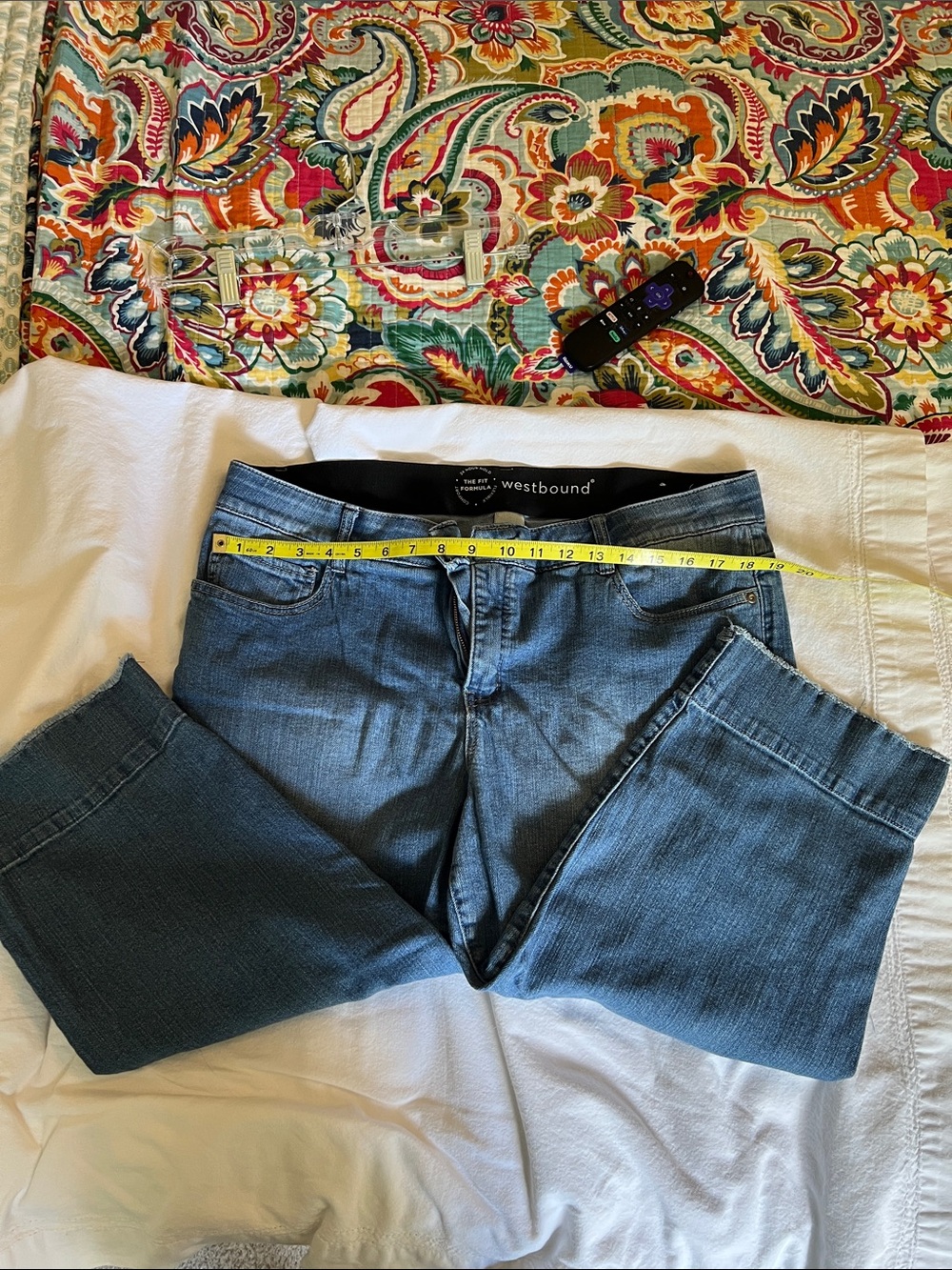 Westbound Women's Boot Cut denim capris in Mid Blue Wash size 16
